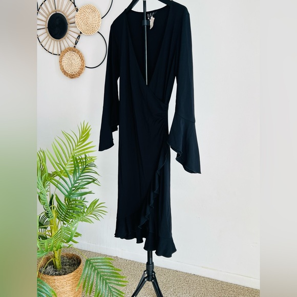 A.B.S. Petit Black Wrap Dress
Small Petit - Picture 8 of 13